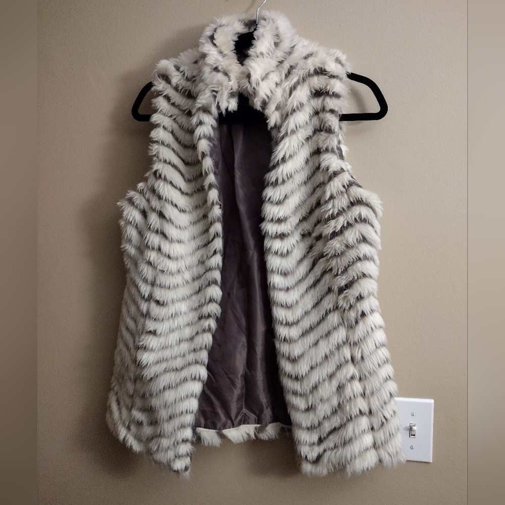 Me Jane Faux fur vest - black and white - Size M